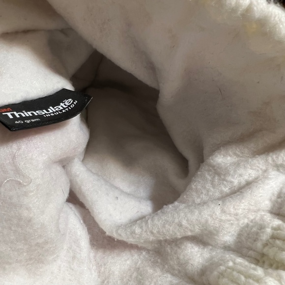 Thinsulate fleece lined winter hat with red/pink striped with white pompom - Picture 3 of 6